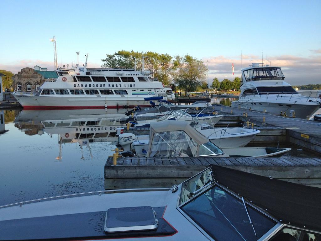 West Gate Bed And Breakfast Gananoque Luaran gambar