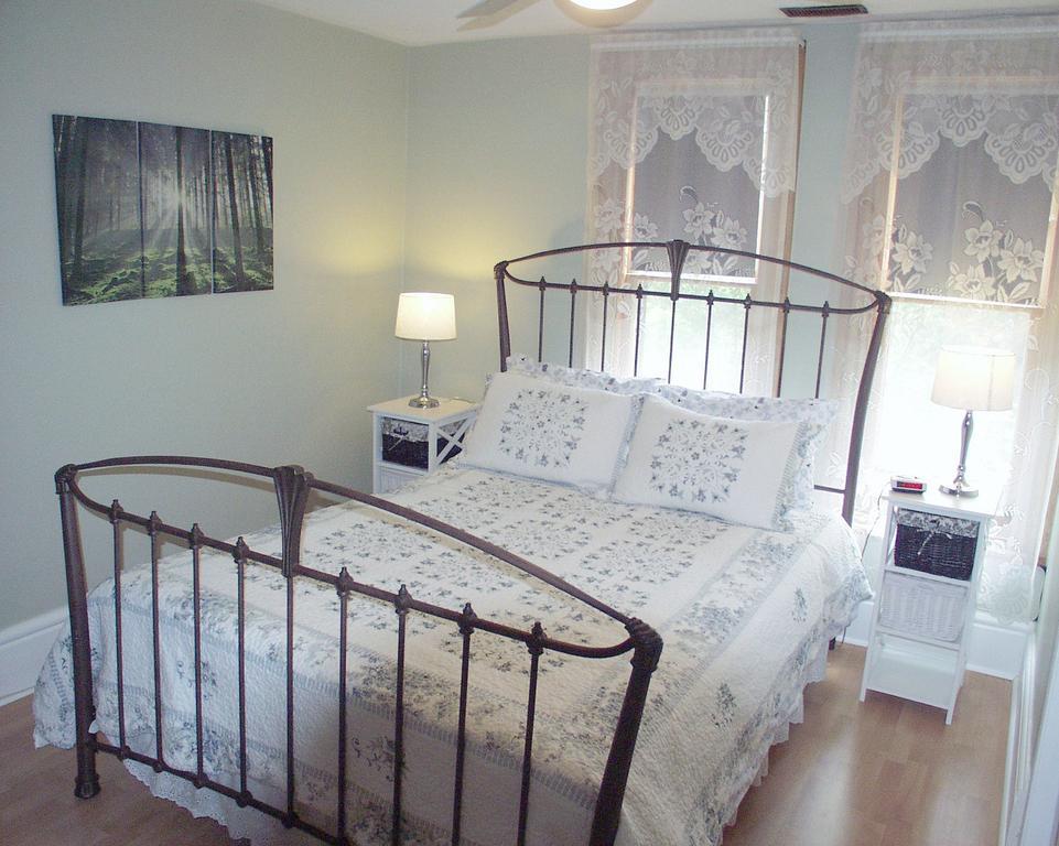 West Gate Bed And Breakfast Gananoque Bilik gambar